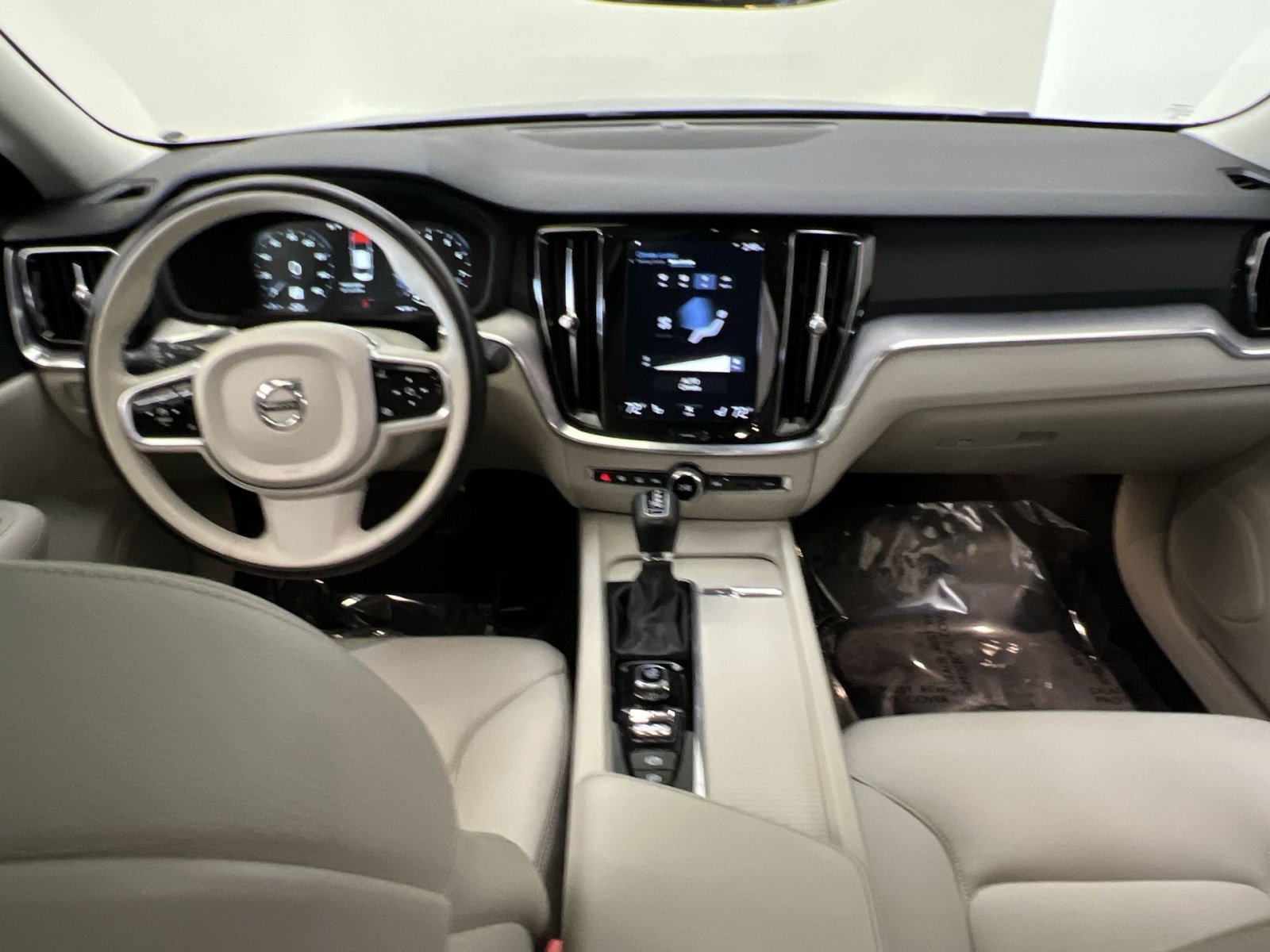 Used 2020 Volvo S60 T5 Momentum FWD image 22