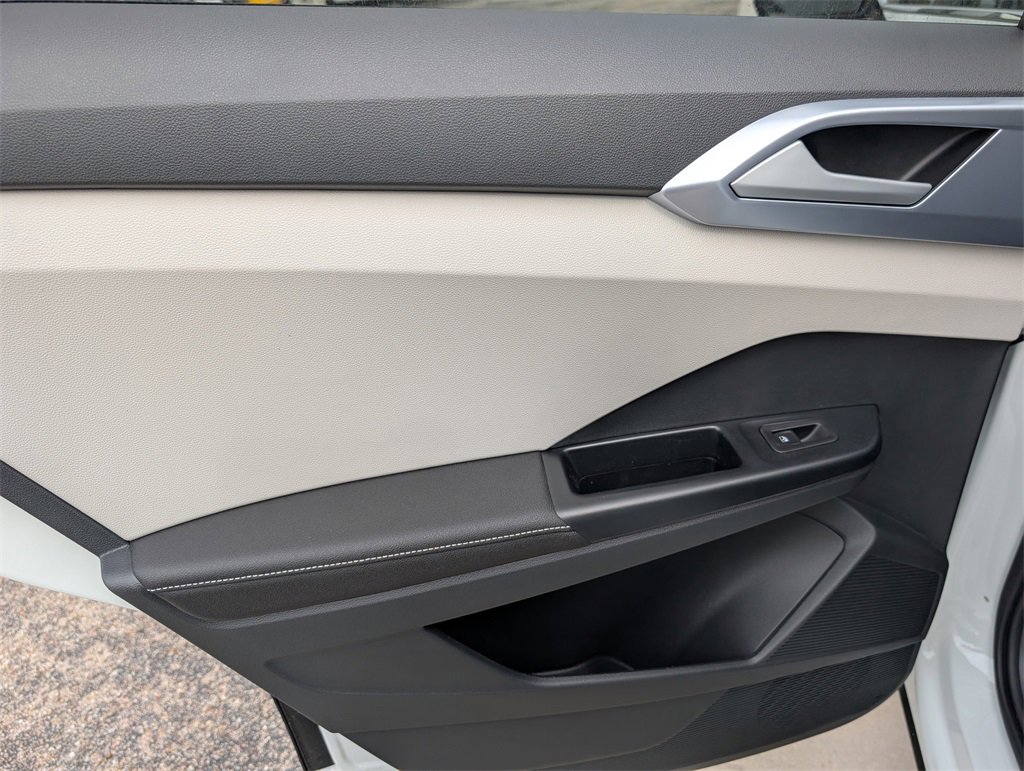 New 2026 Volkswagen Taos SE image 25