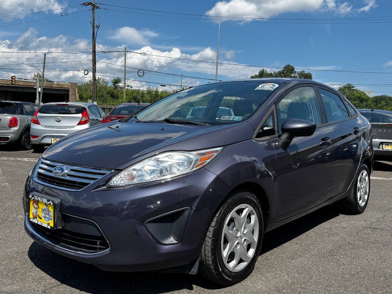 Used 2012 Ford Fiesta SE FWD image 2