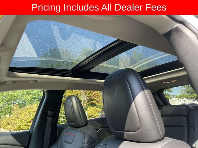 Used 2017 Jeep Cherokee Trailhawk AWD/4WD image 25