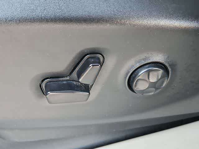 Used 2024 Chrysler Pacifica Limited FWD image 15