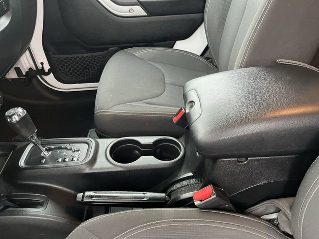 Used 2016 Jeep Wrangler Sahara w/ Connectivity Group AWD/4WD image 23