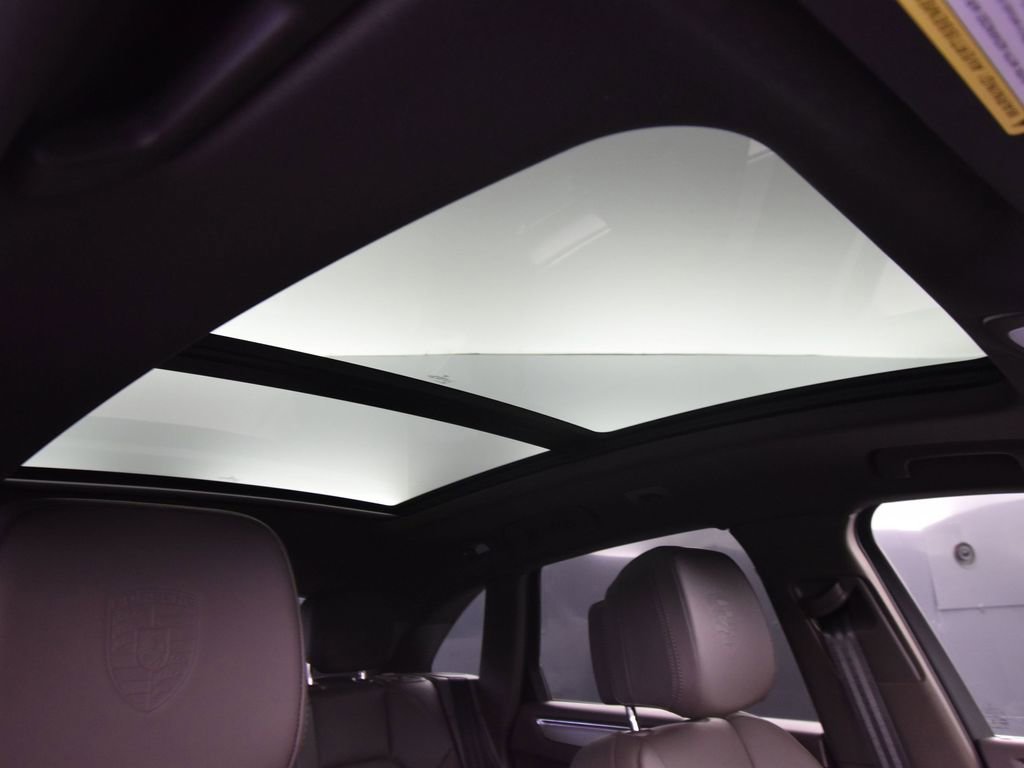 Used 2025 Porsche Macan image 18