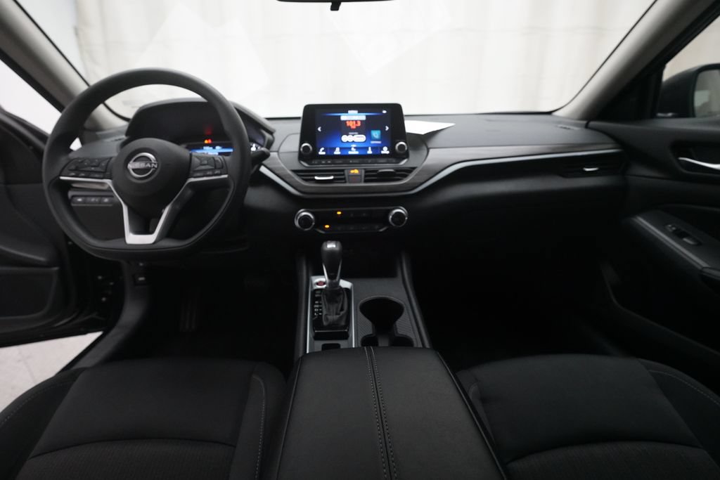 Used 2025 Nissan Altima 2.5 SV AWD/4WD image 5