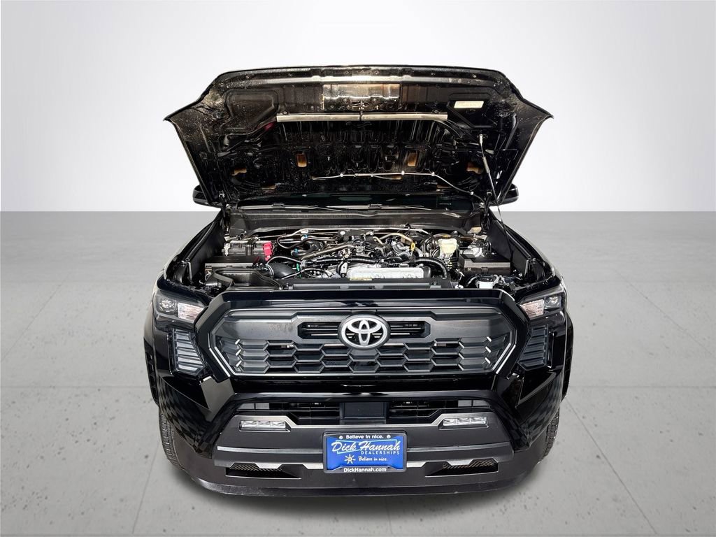 Used 2025 Toyota Tacoma TRD Sport AWD/4WD image 21