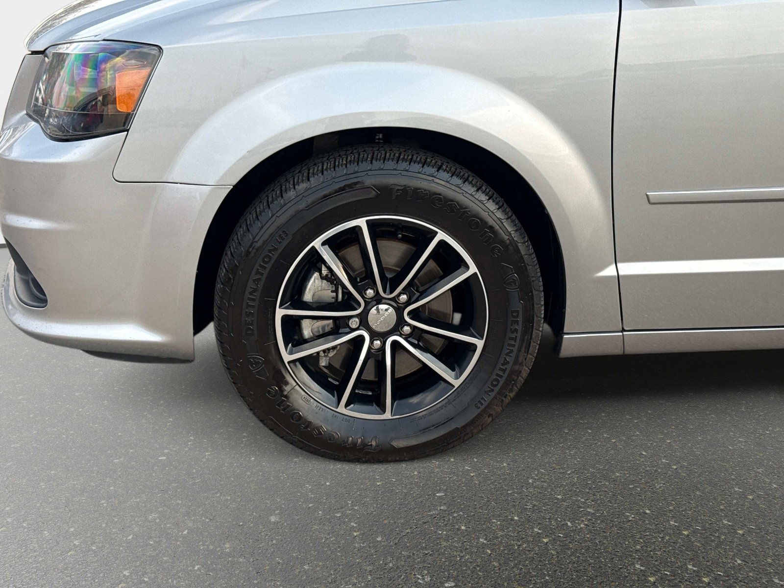 Used 2017 Dodge Grand Caravan SE image 11