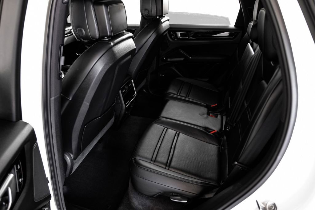 Used 2019 Porsche Cayenne S image 43