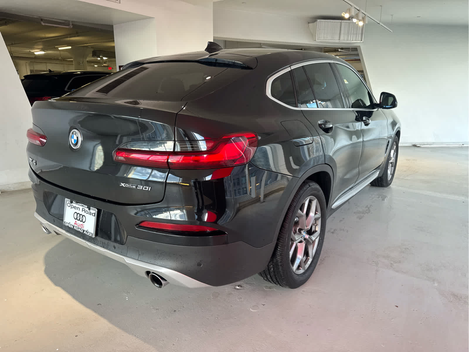 Used 2021 BMW X4 xDrive30i w/ Premium Package AWD/4WD image 3