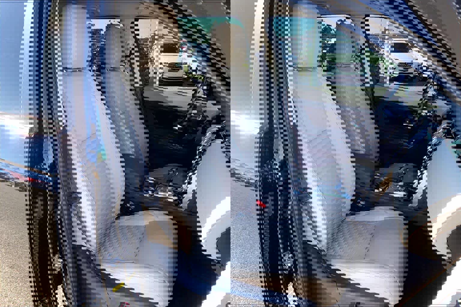 Used 2020 Land Rover Discovery Sport SE image 9