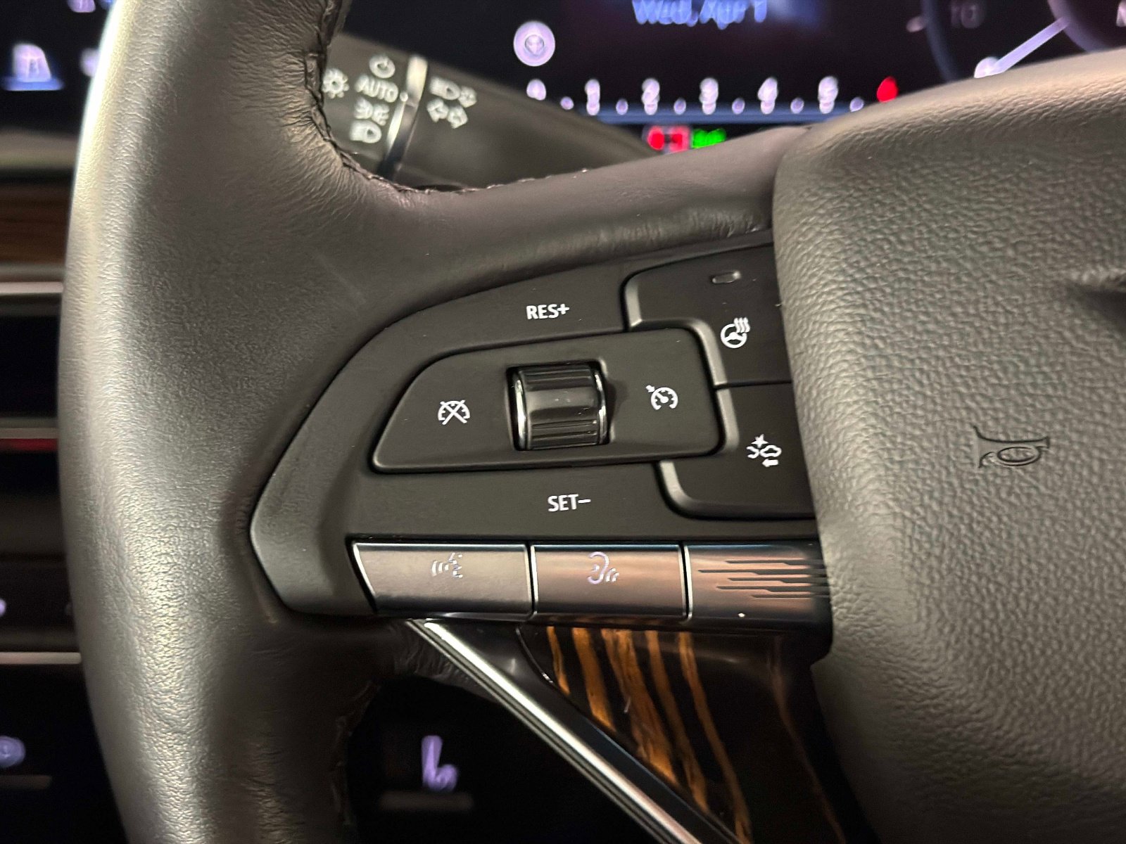 Used 2024 Cadillac Escalade ESV Luxury image 48