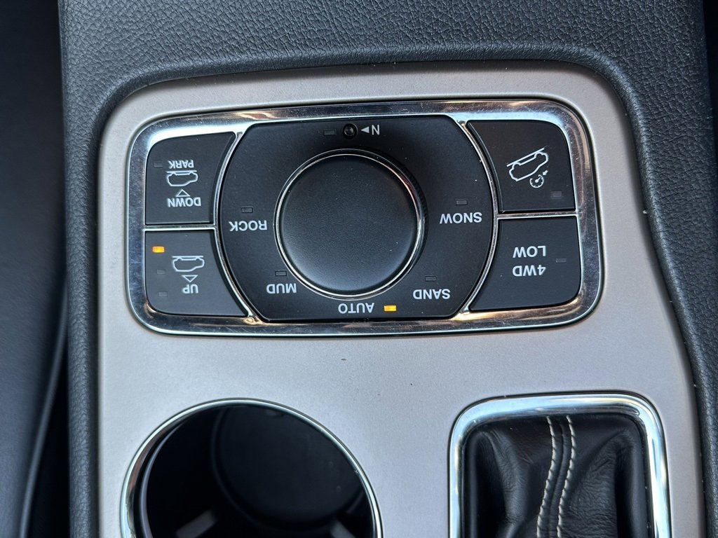 Used 2017 Jeep Grand Cherokee Overland image 28