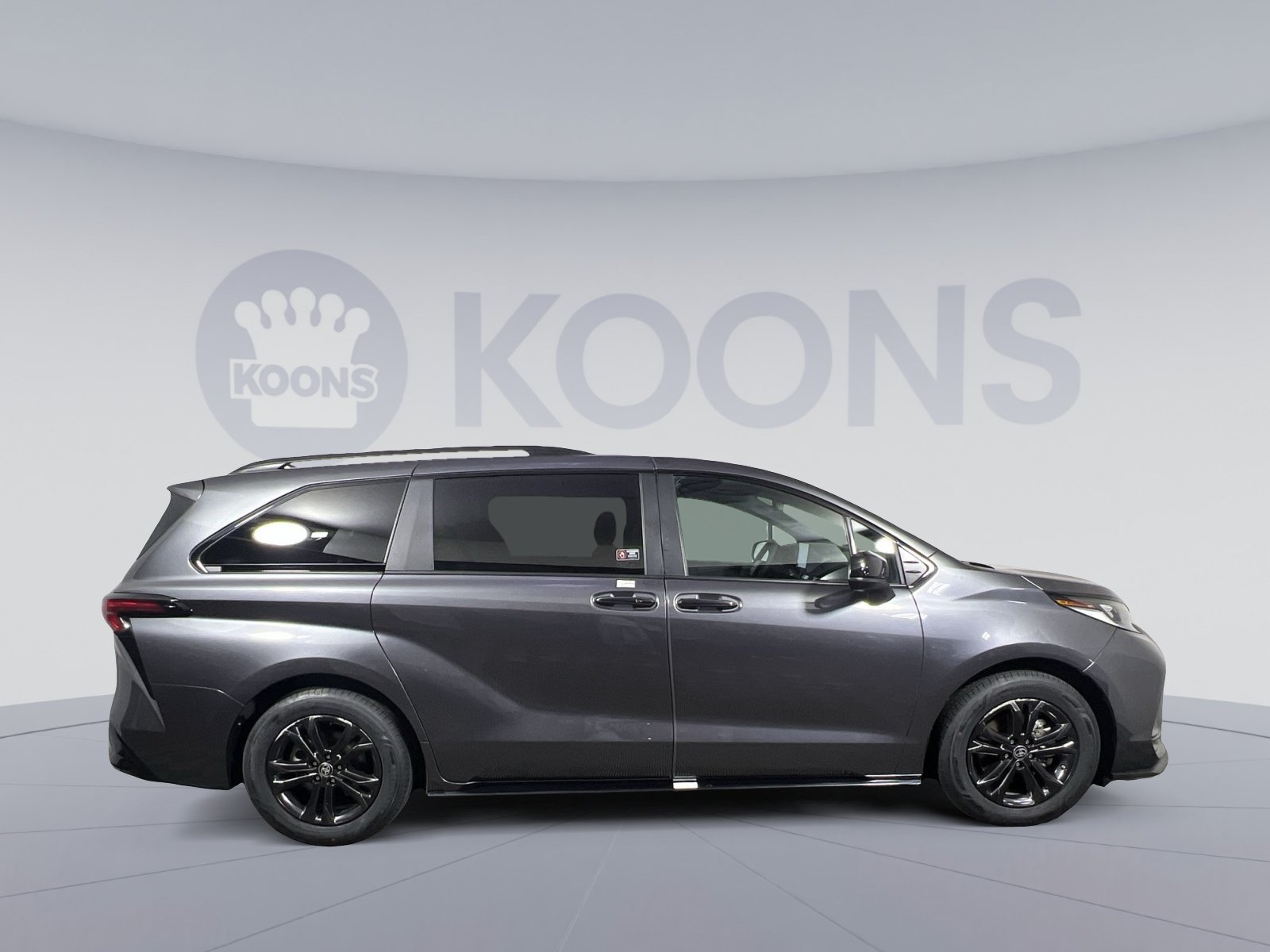 Used 2025 Toyota Sienna XSE w/ XSE Plus Package AWD/4WD image 12