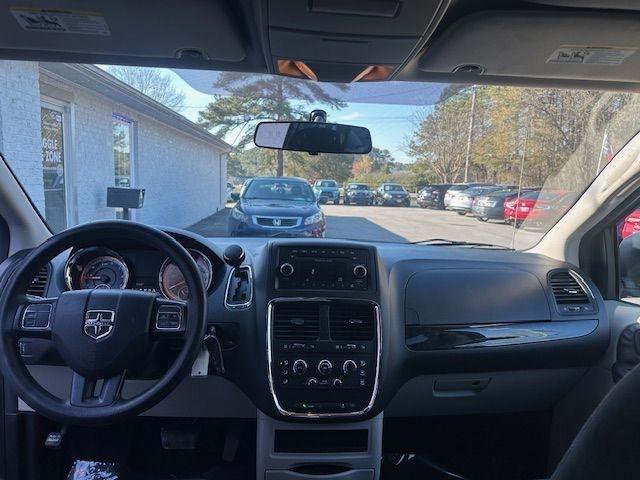 Used 2016 Dodge Grand Caravan SE w/ Quick Order Package 29E SE FWD image 17