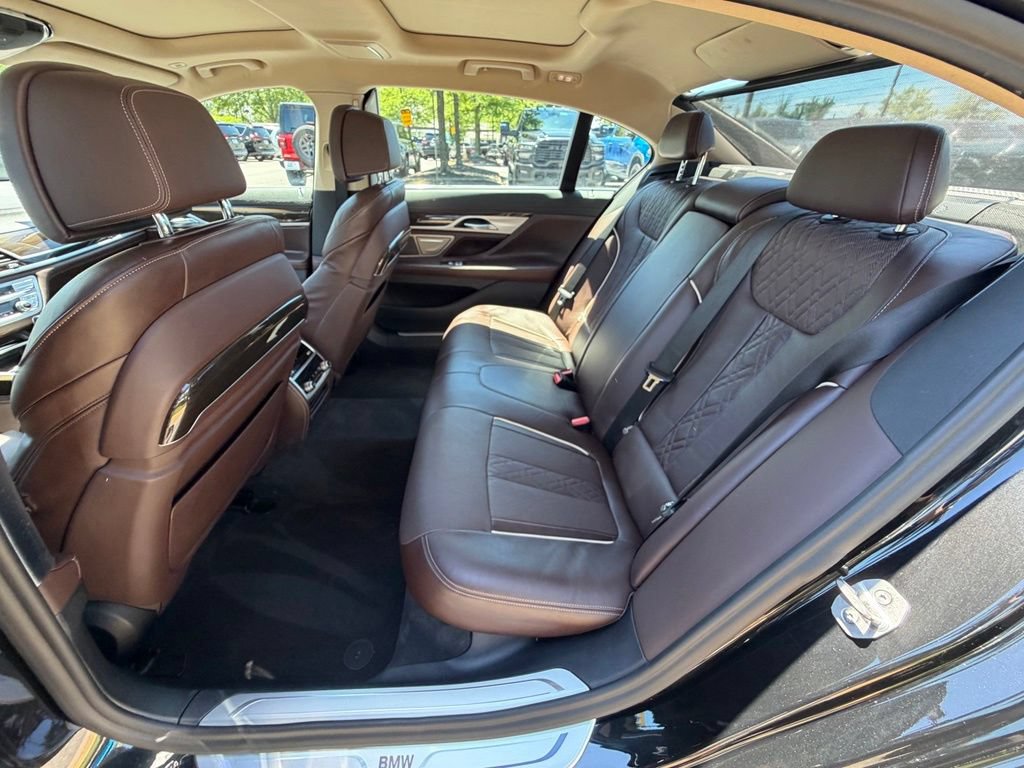 Used 2022 BMW 740i xDrive w/ Premium Package AWD/4WD image 18