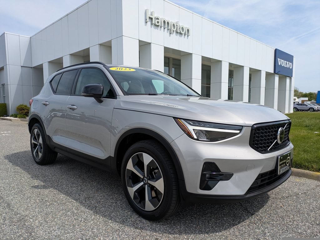Certified 2023 Volvo XC40 B5 Plus w/ Climate Package AWD/4WD image 2