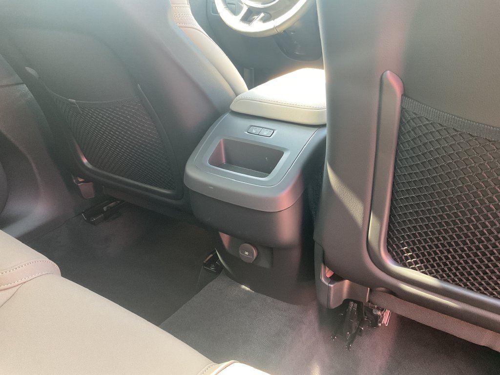 New 2027 Volvo XC60 B5 Plus AWD/4WD image 19