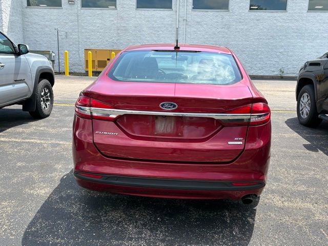 Used 2018 Ford Fusion SE w/ Fusion SE Technology Package FWD image 6