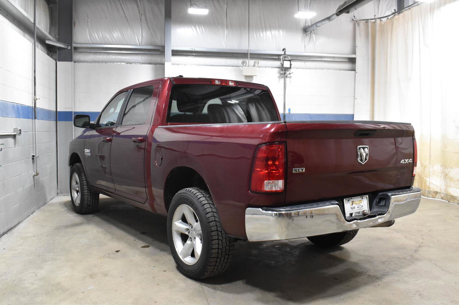 Used 2021 RAM 1500 Classic SLT AWD/4WD image 18