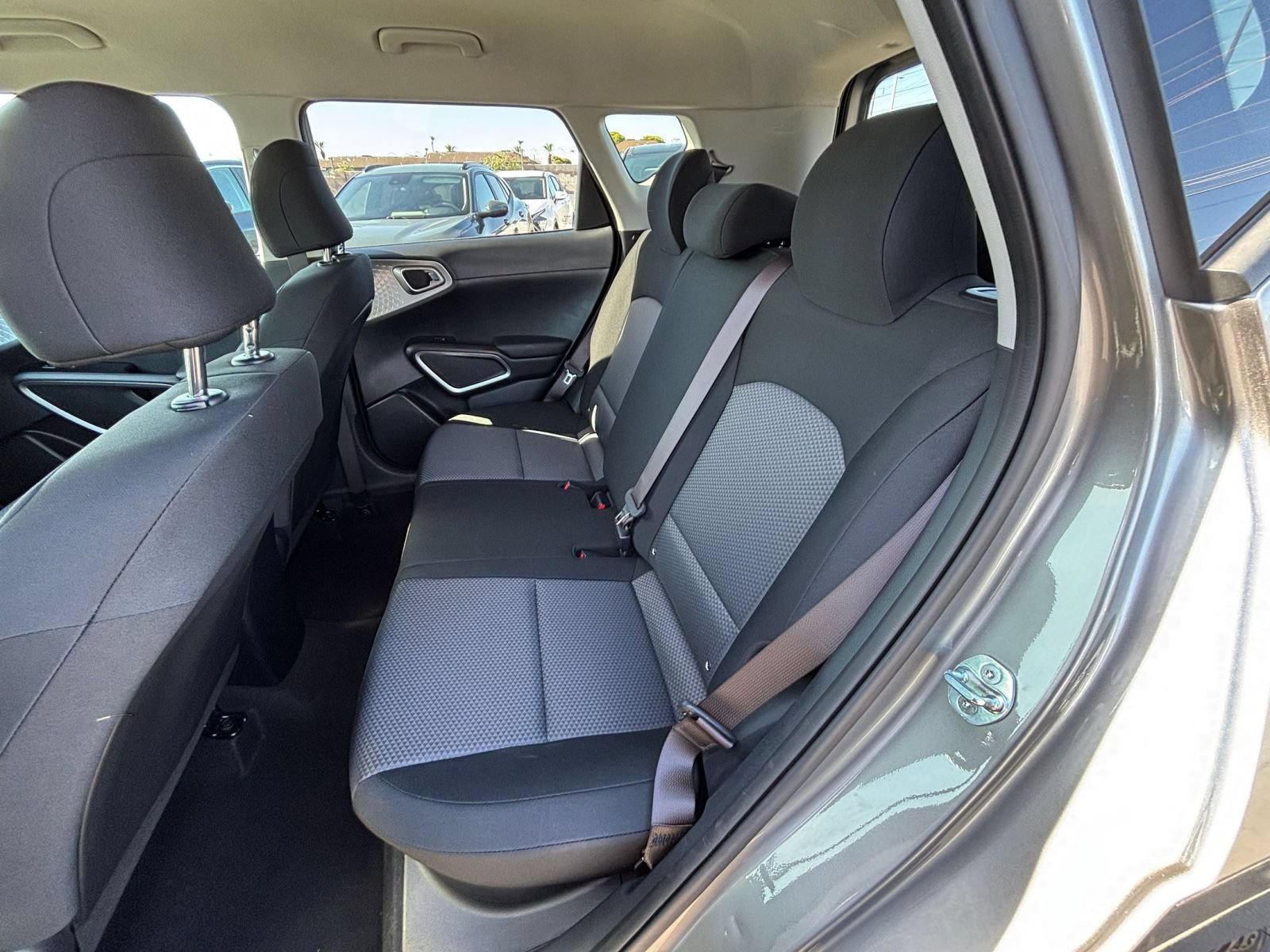 Used 2025 Kia Soul LX w/ LX Technology Package FWD image 36