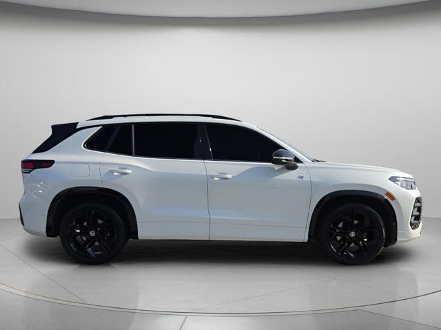 Used 2025 Volkswagen Tiguan SE R-Line FWD image 8