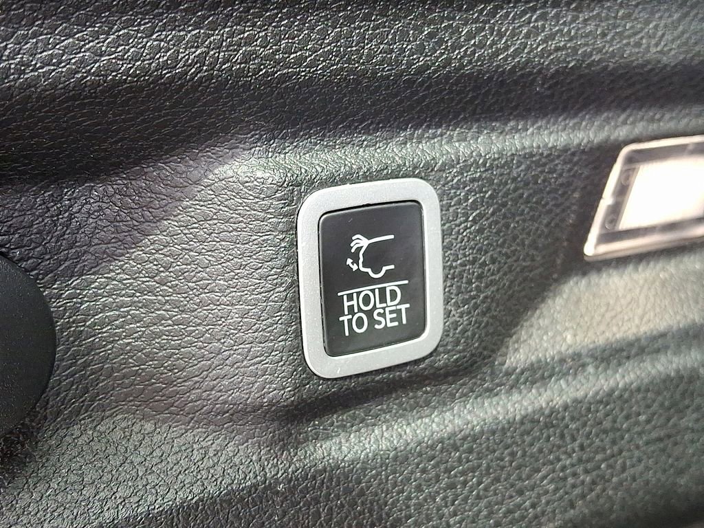 Certified 2024 Jeep Grand Cherokee L Laredo AWD/4WD image 31