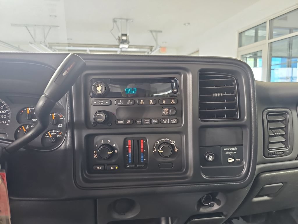 Used 2004 Chevrolet Silverado 2500 W/T w/ Snow Plow Prep Package AWD/4WD image 18