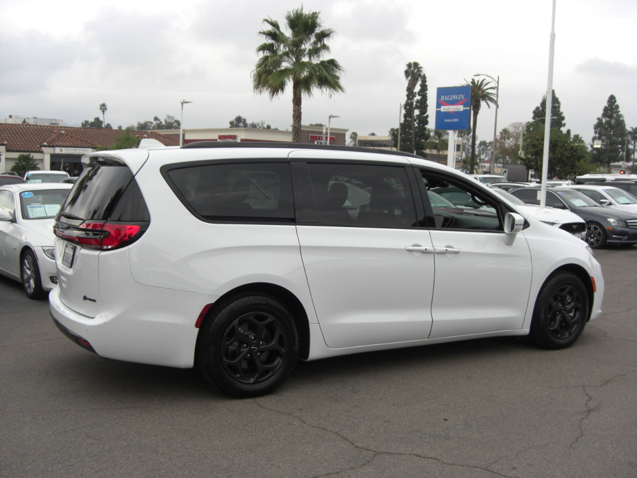 Used 2021 Chrysler Pacifica Touring w/ S Appearance Package image 16