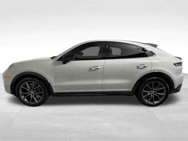 Used 2025 Porsche Cayenne GTS image 2