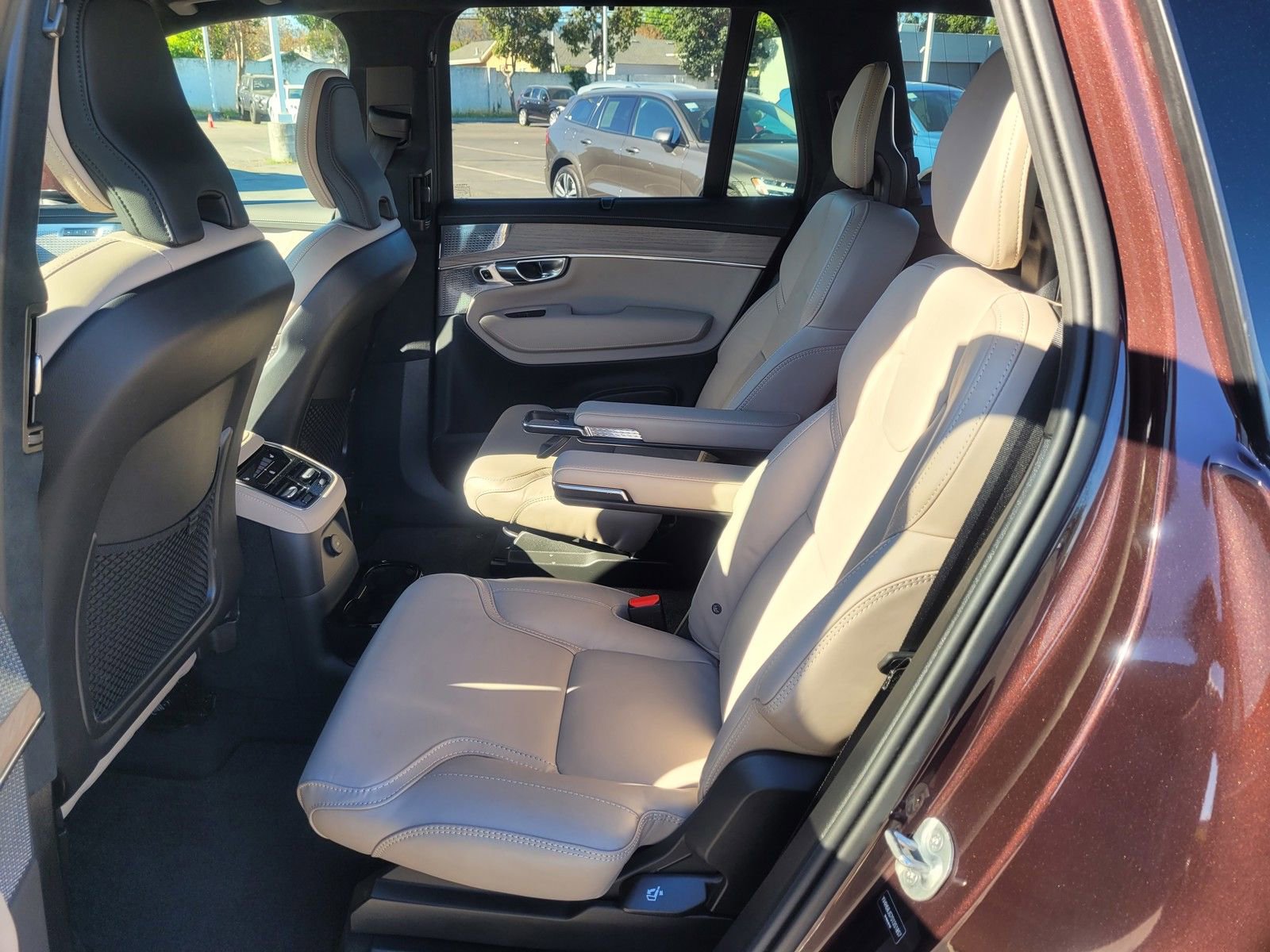 Certified 2025 Volvo XC90 T8 Ultra AWD/4WD image 11