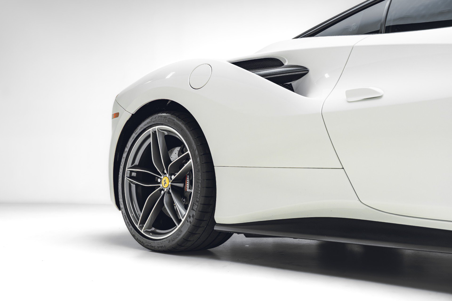 Used 2018 Ferrari 488 GTB RWD image 21