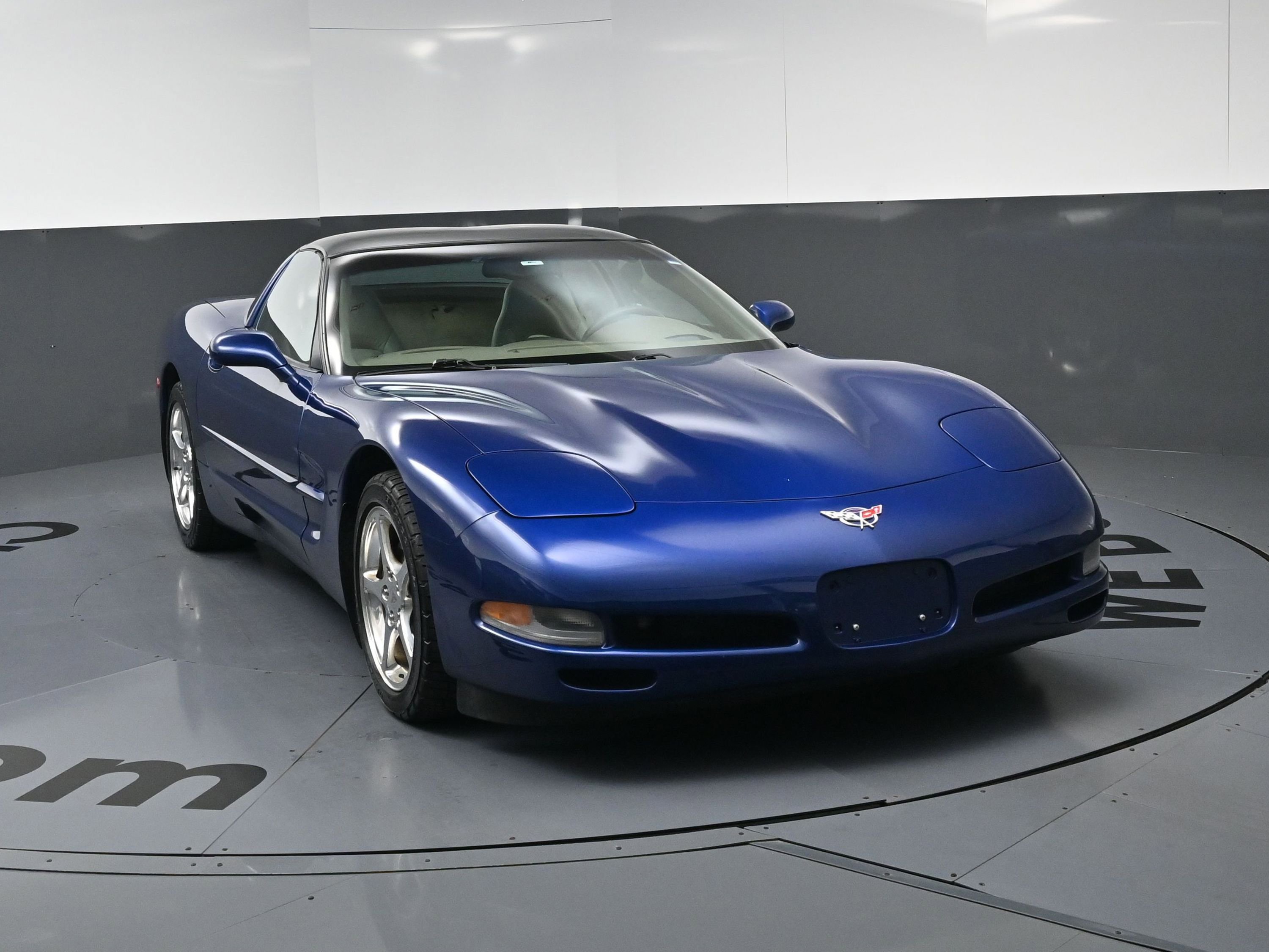 Used 2004 Chevrolet Corvette Coupe w/ Preferred Equipment Group RWD image 3