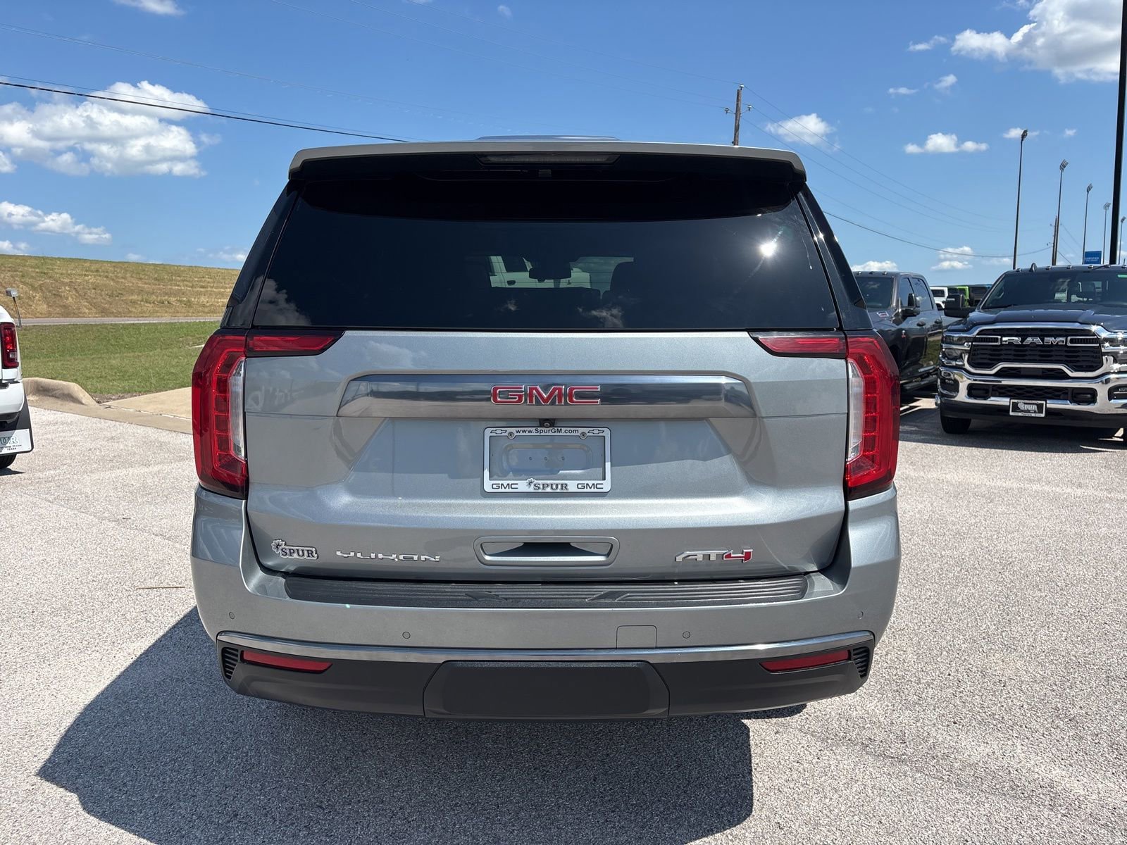 Used 2024 GMC Yukon AT4 w/ AT4 Premium Package AWD/4WD image 5