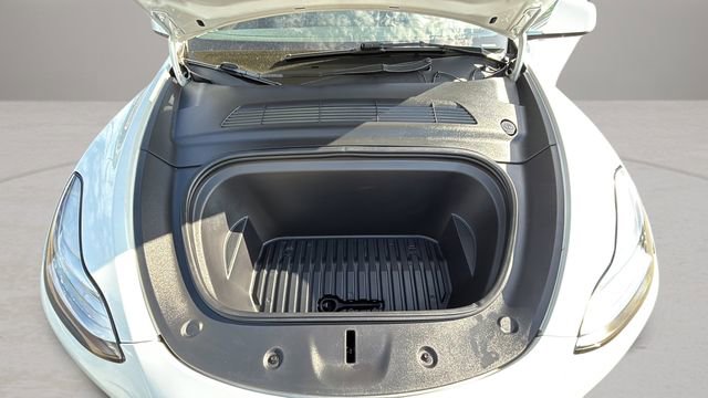 Used 2023 Tesla Model Y Long Range image 10