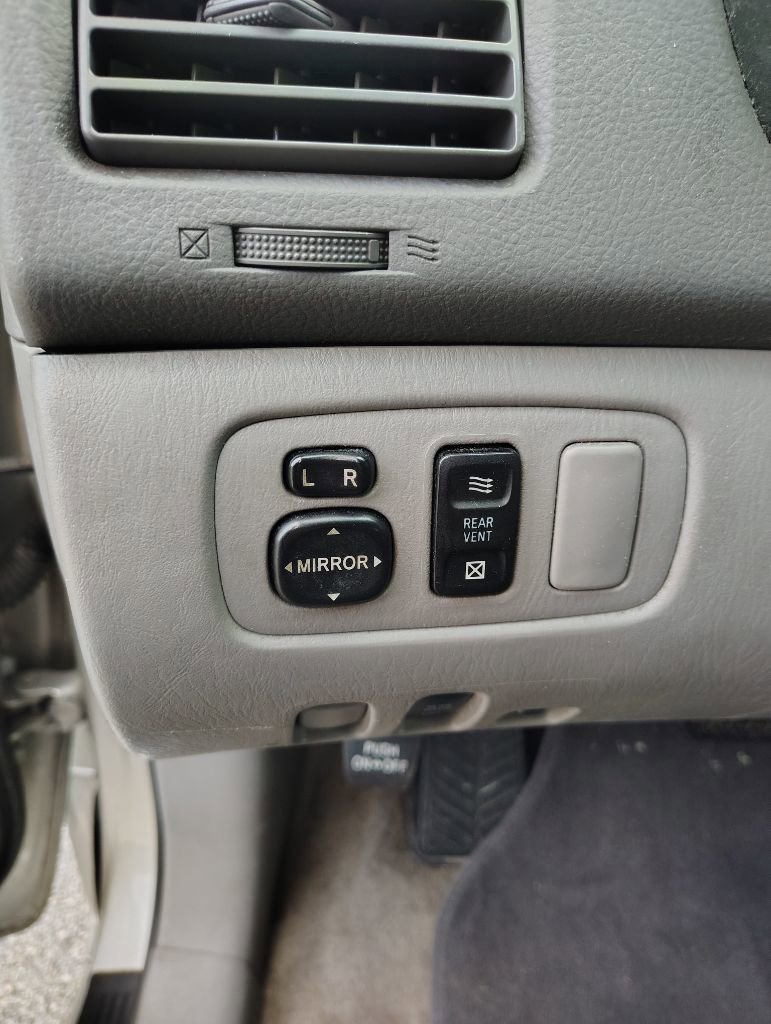 Used 2005 Toyota Sienna LE image 41