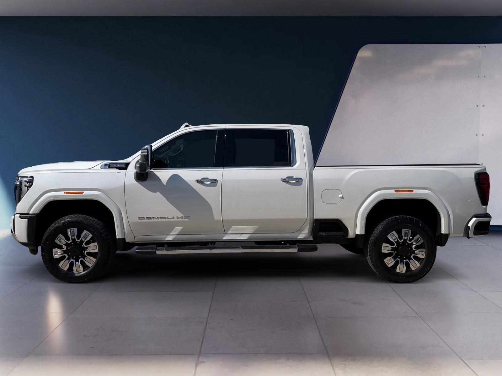 Used 2024 GMC Sierra 2500 Denali image 2