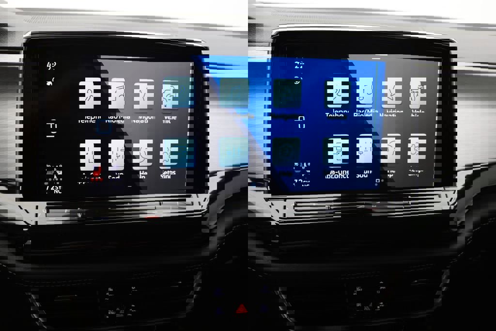 Used 2025 Volkswagen Atlas Cross Sport SE image 25