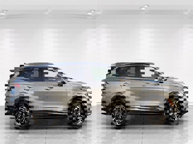 Used 2024 Kia Sportage LX image 8