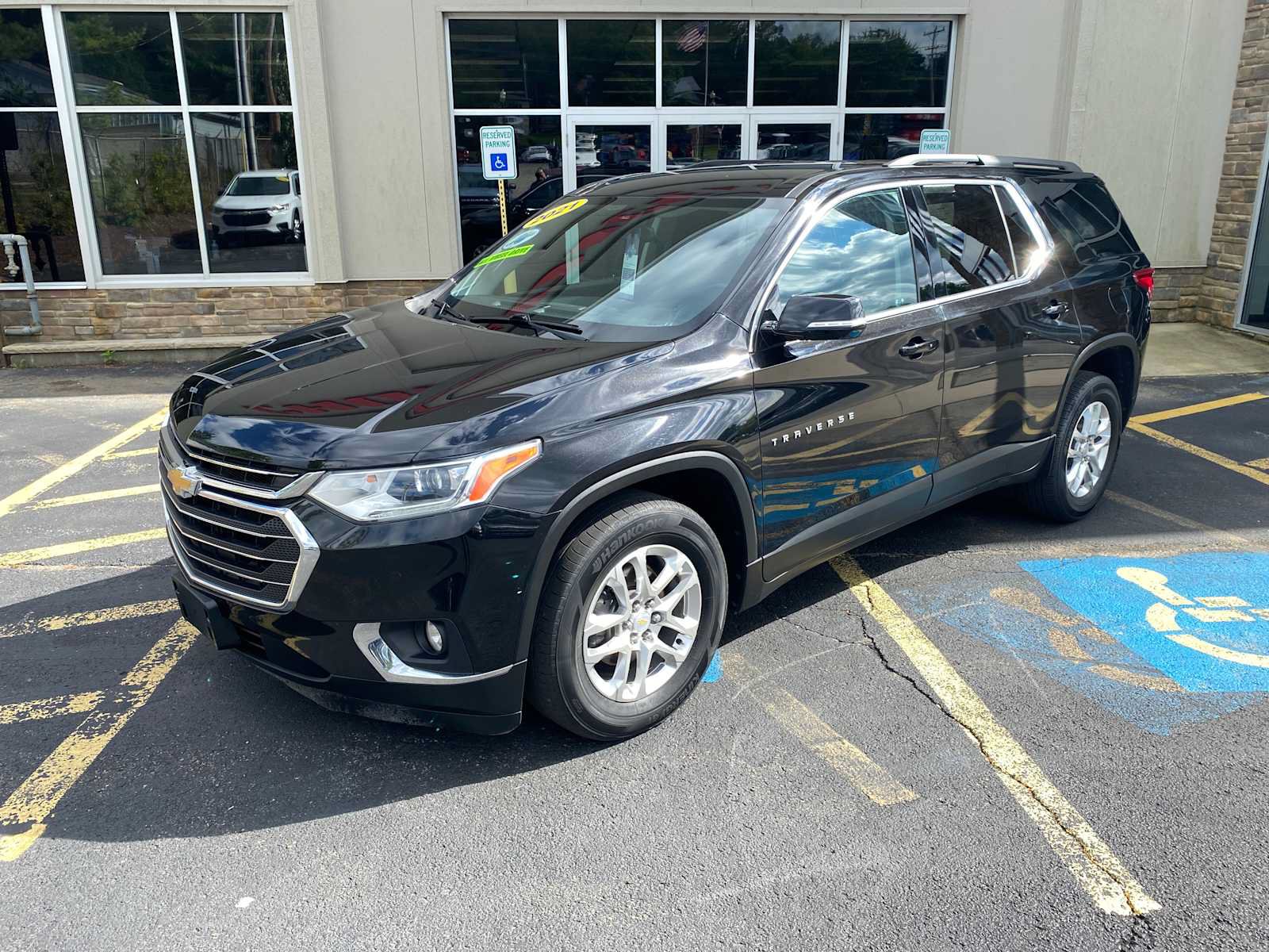 Used 2021 Chevrolet Traverse LT AWD/4WD image 2