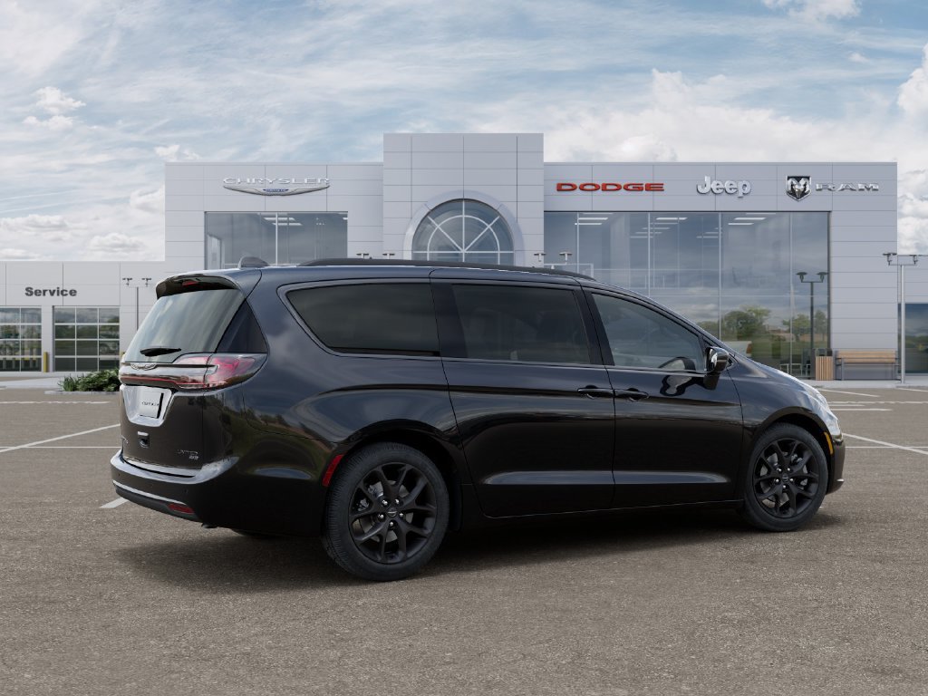 New 2026 Chrysler Pacifica Limited w/ S Appearance Package AWD/4WD image 4