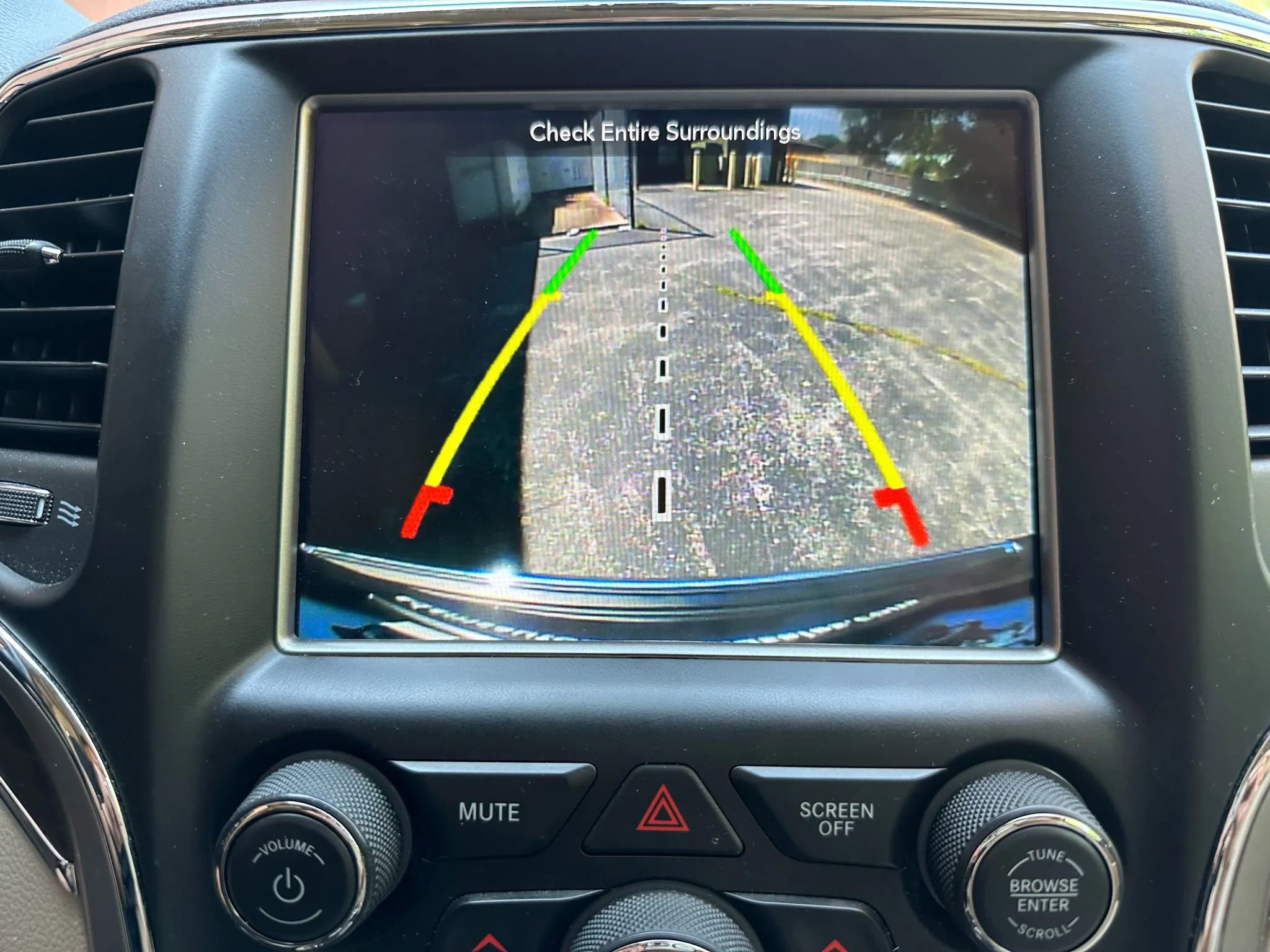 Used 2018 Jeep Grand Cherokee Limited w/ Luxury Group II image 24