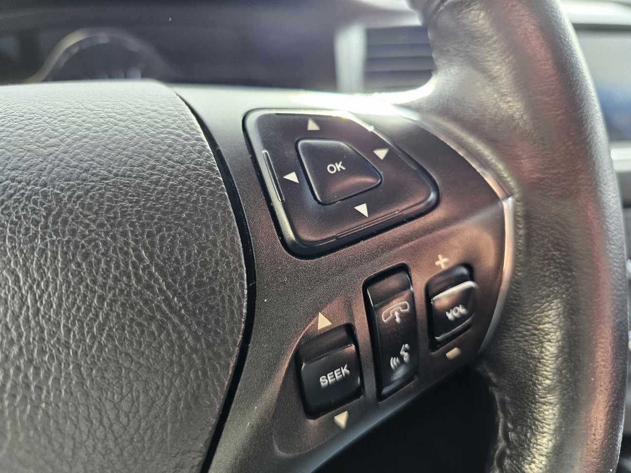 Used 2014 Lincoln MKS image 13