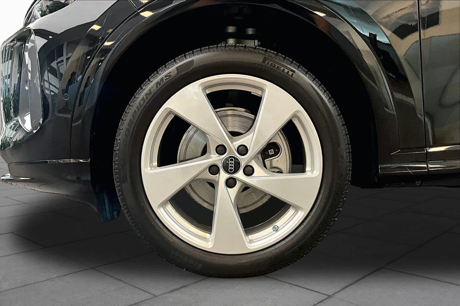Certified 2025 Audi Q5 Premium AWD/4WD image 11