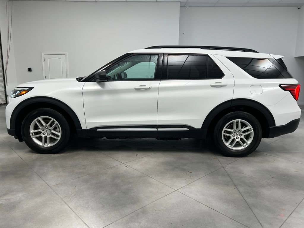Used 2025 Ford Explorer Active w/ Active Comfort Package image 4