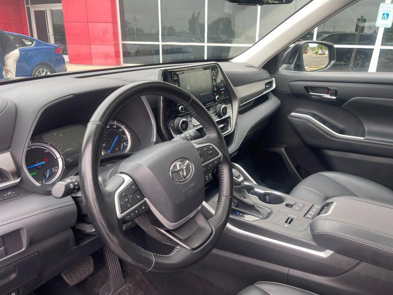 Used 2022 Toyota Highlander XLE AWD/4WD image 15