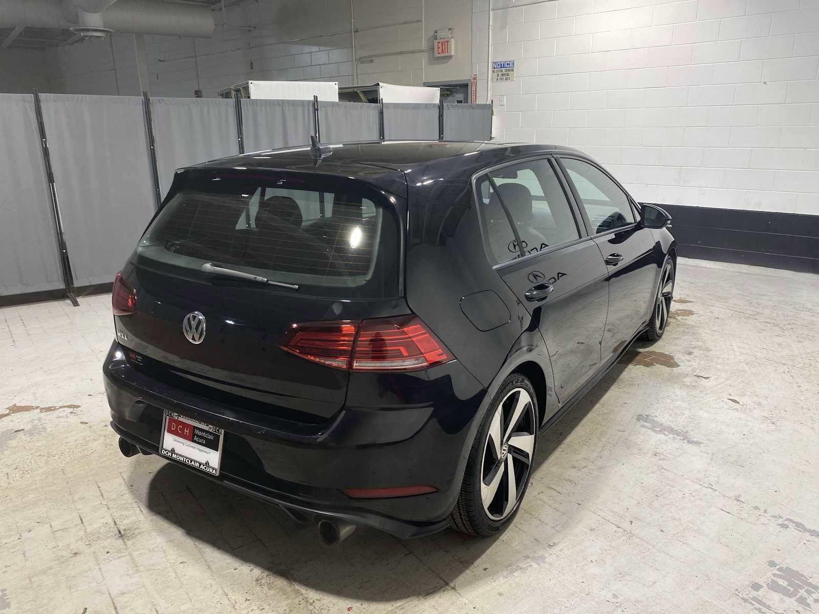 Used 2018 Volkswagen GTI SE w/ SE Leather Package image 24