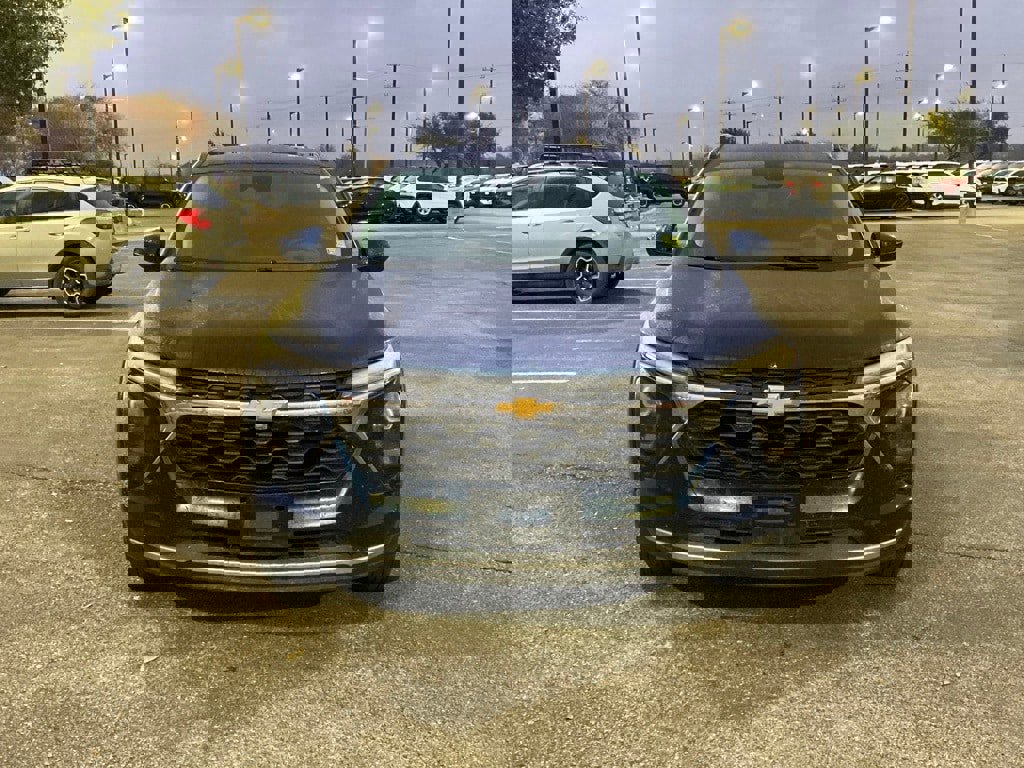 Used 2024 Chevrolet Trax LT image 2