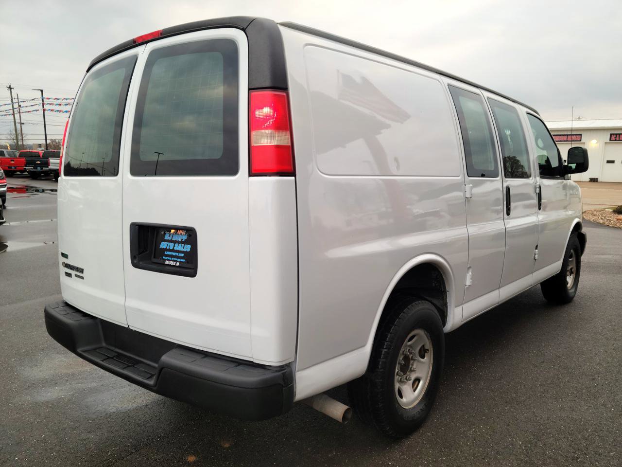Used 2011 Chevrolet Express 2500 image 4