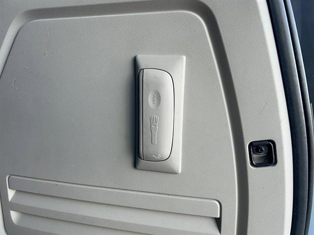 Used 2013 Chrysler Town & Country Touring image 11