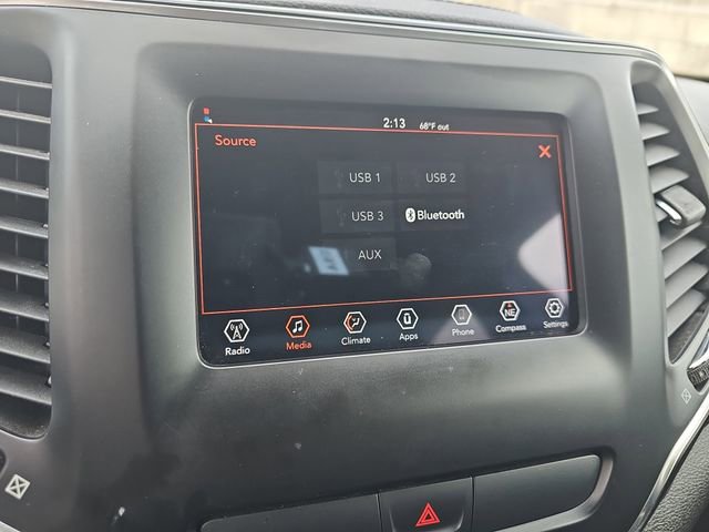 Used 2019 Jeep Cherokee Latitude Plus image 23