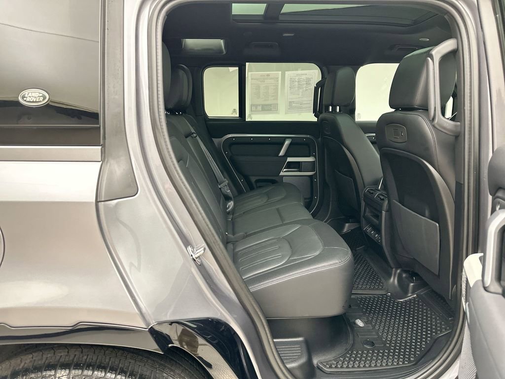 Used 2022 Land Rover Defender 110 X-Dynamic SE image 19